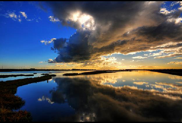 mirrored-sunset-clouds-thanks-to-live-laugh-love