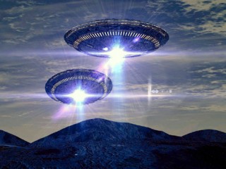 Flotta UFO nitido 567 R contr ton18 July-2-World-UFO-Day