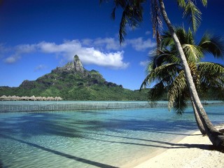 Bora_Bora_Shoreline_French_Polynesia