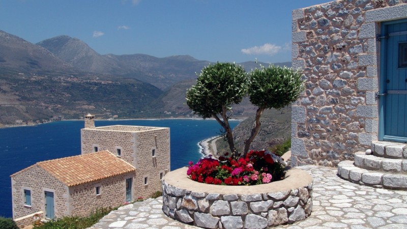 greece-mani-peninsula-river-mountain-travel-2560x1440