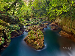 Greece_river_forest_rocks_1920x1200