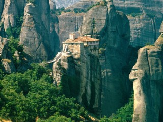 Roussanou-Monastery-Meteora-Greece-Wallpaper