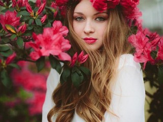 beautiful-women-with-flowers-8